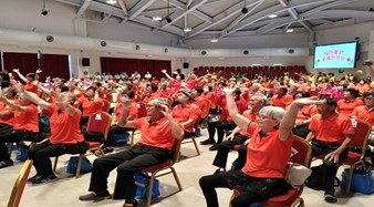 相片四 活動現場阿公阿嬤熱情投入，展現在地快樂老化的學習活力.jpg